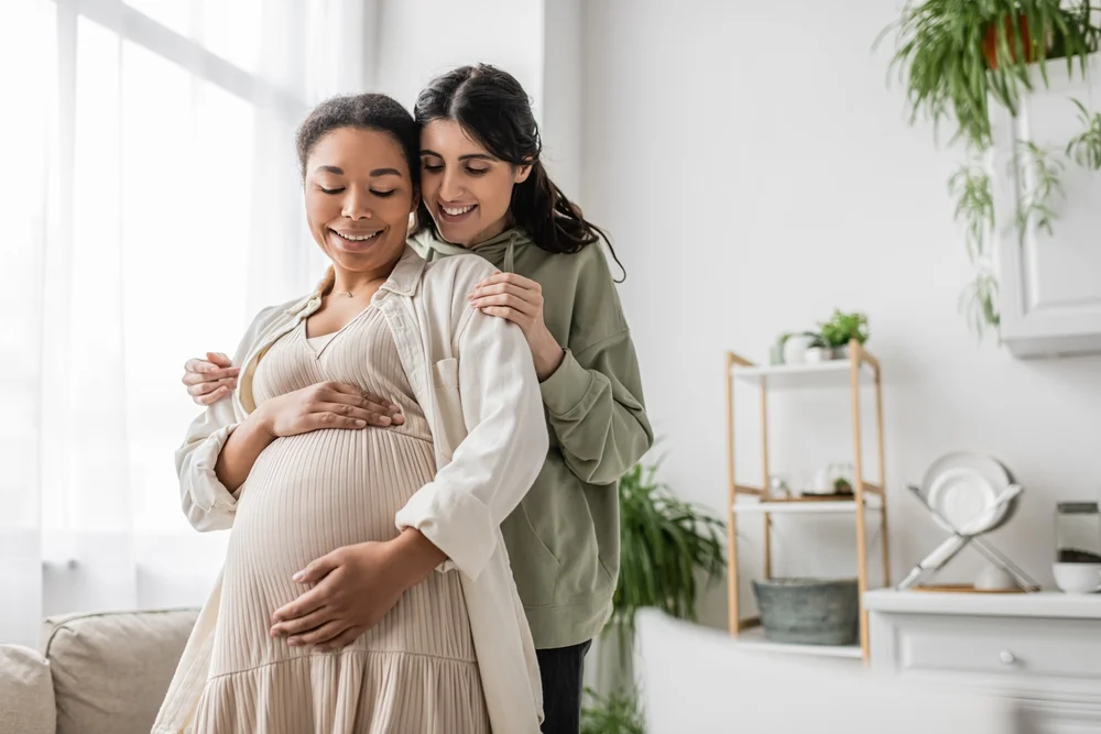 pregnant lesbian couple